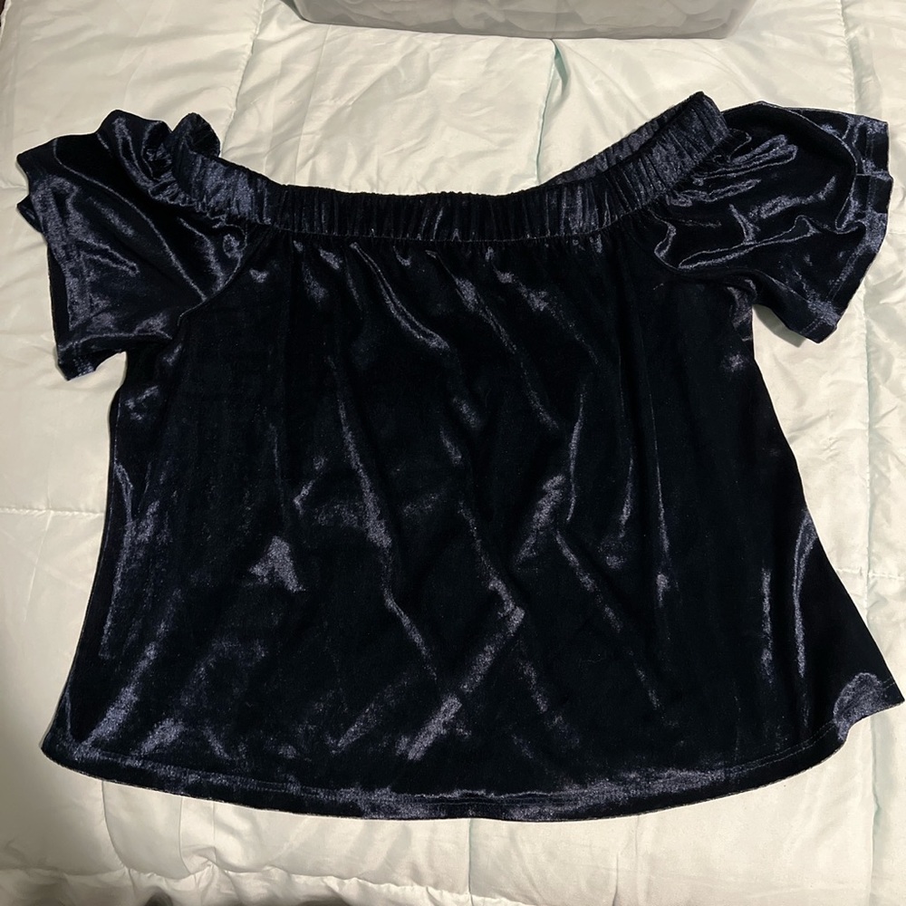 Xhilaration top Size L — super soft, velvety smooth